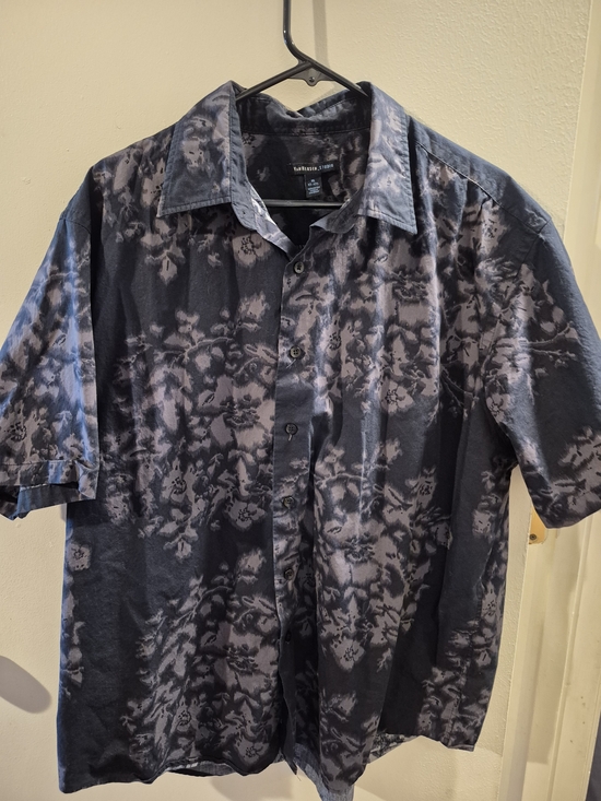 Van Heusen Other - Van Heusen Black and Gray Floral Short-Sleeve Button-Up Shirt